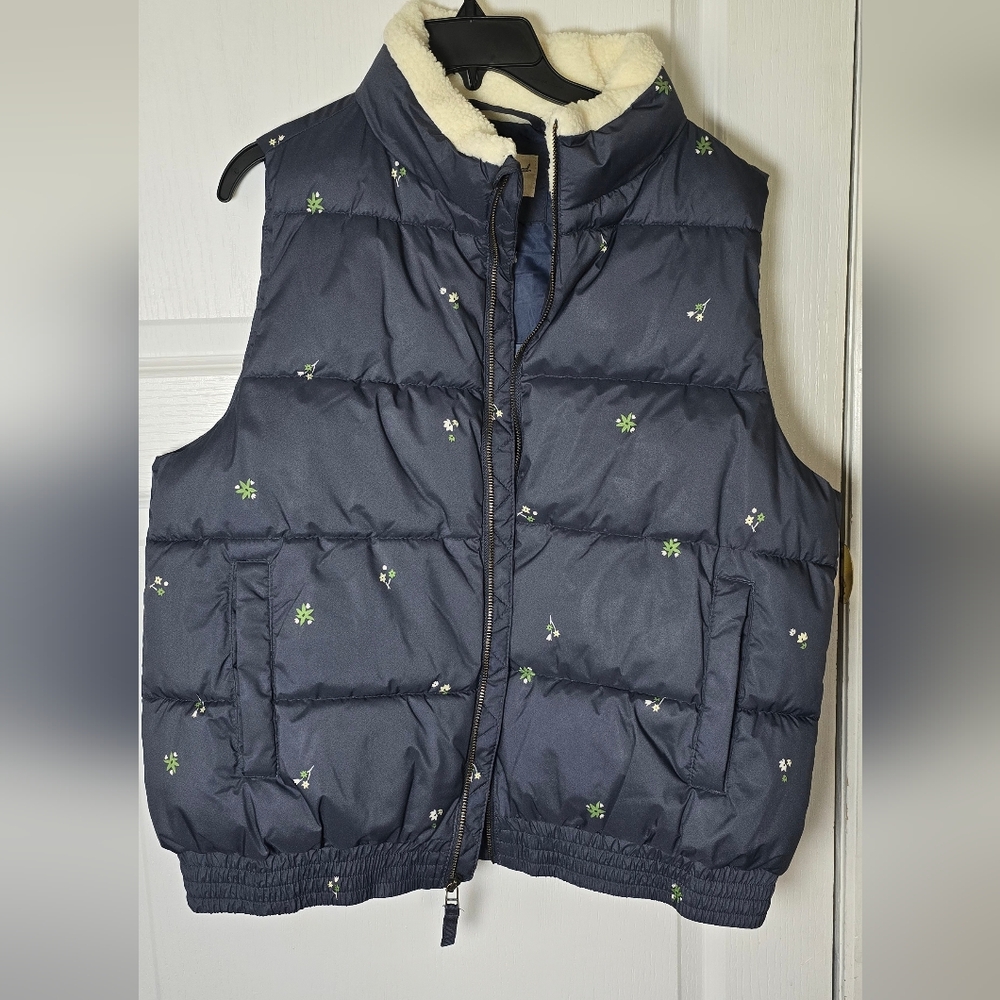 Universal Thread Navy Floral Puffer Vest